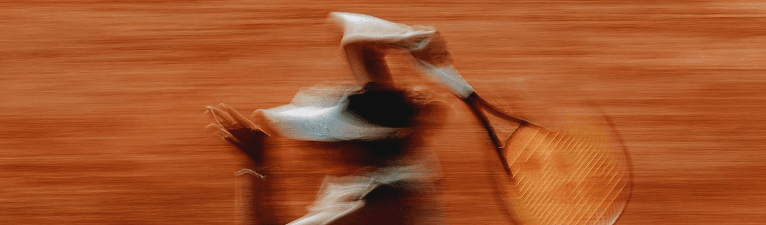 Tenista corriendo